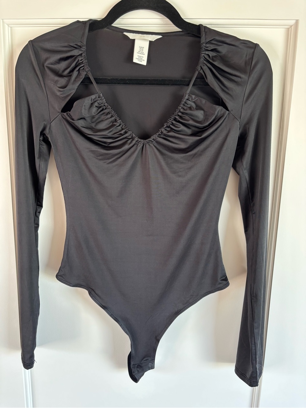 H&M Black Cut-Out Long-Sleeve Ruched V-Neck Bodysuit XS